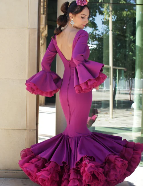 Traje_de_flamenca_Clavel_buganvilla_con_volantes_y_corte_sirena